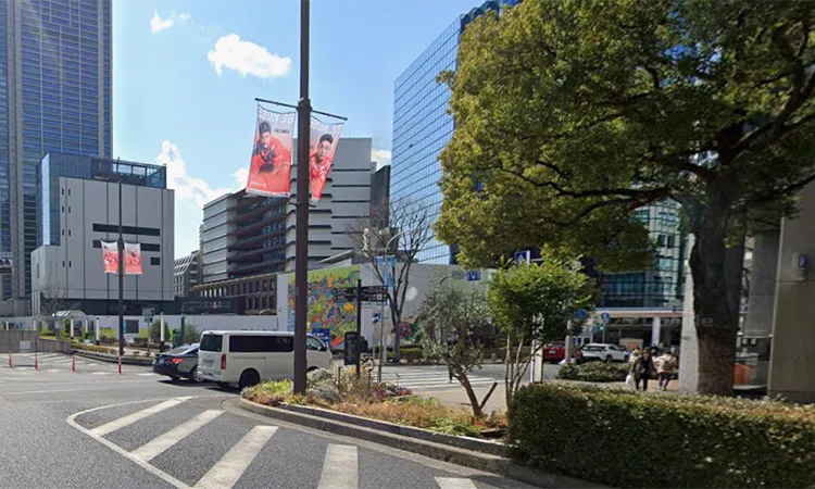 「花時計線」の通り｜ハカマエイト神戸三宮店への道順
