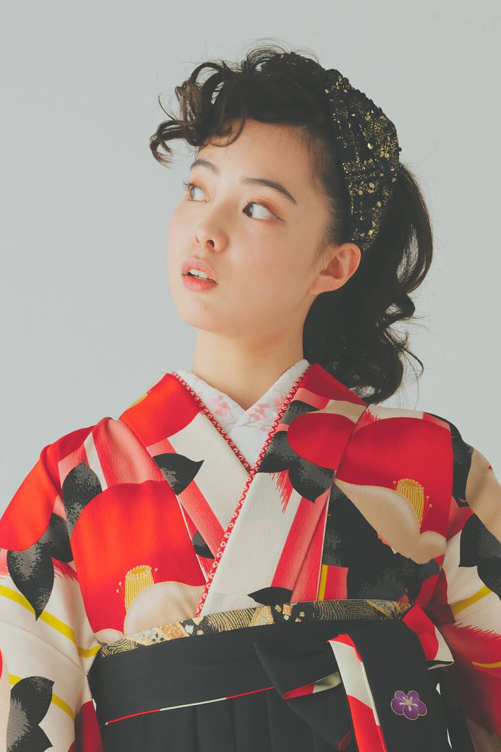 レトロな椿柄のレンタル袴に似合うヘアスタイル