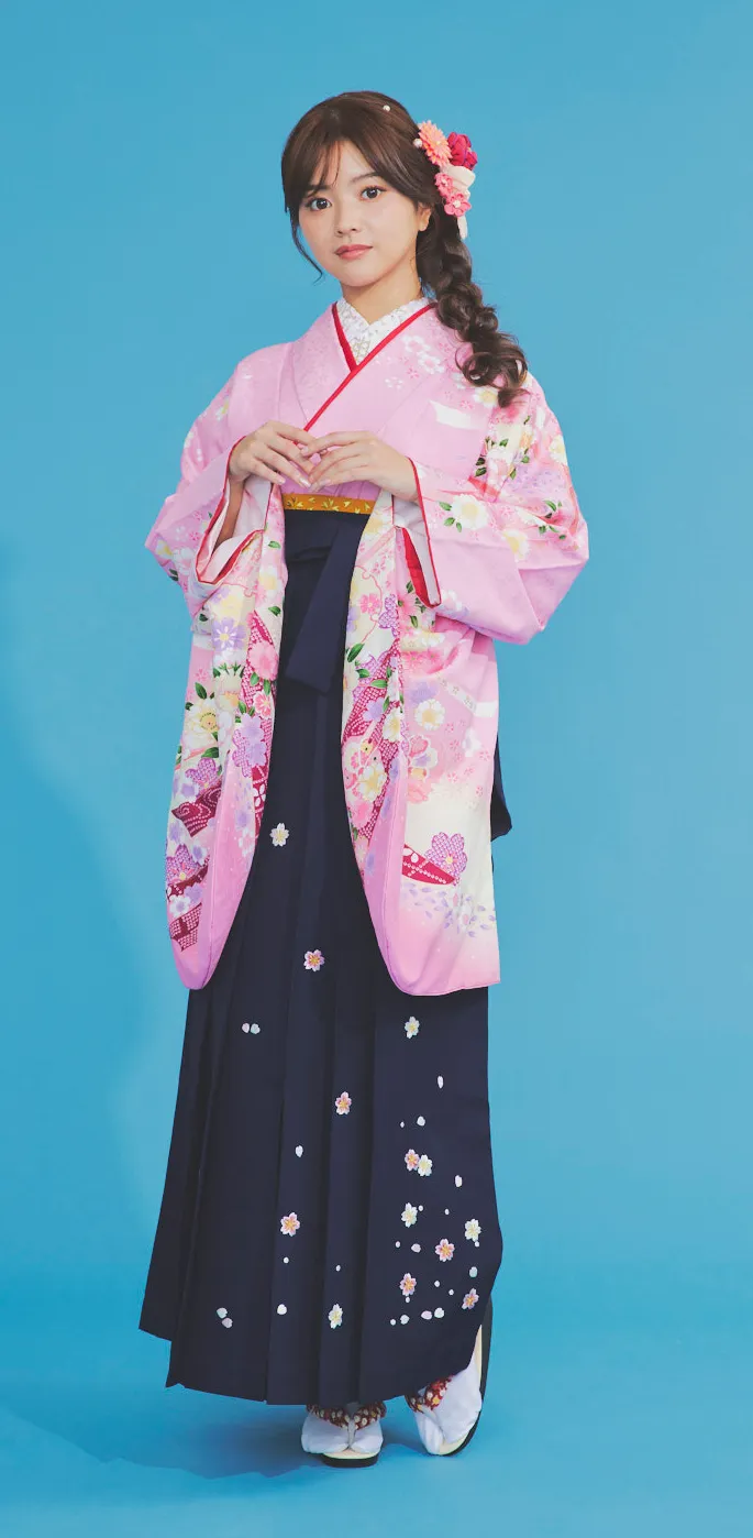 【卒業式袴レンタル】G00037_M00016 可愛い・古典 「着物：ピンク 桜にのし」「袴：紺 小花刺繡」