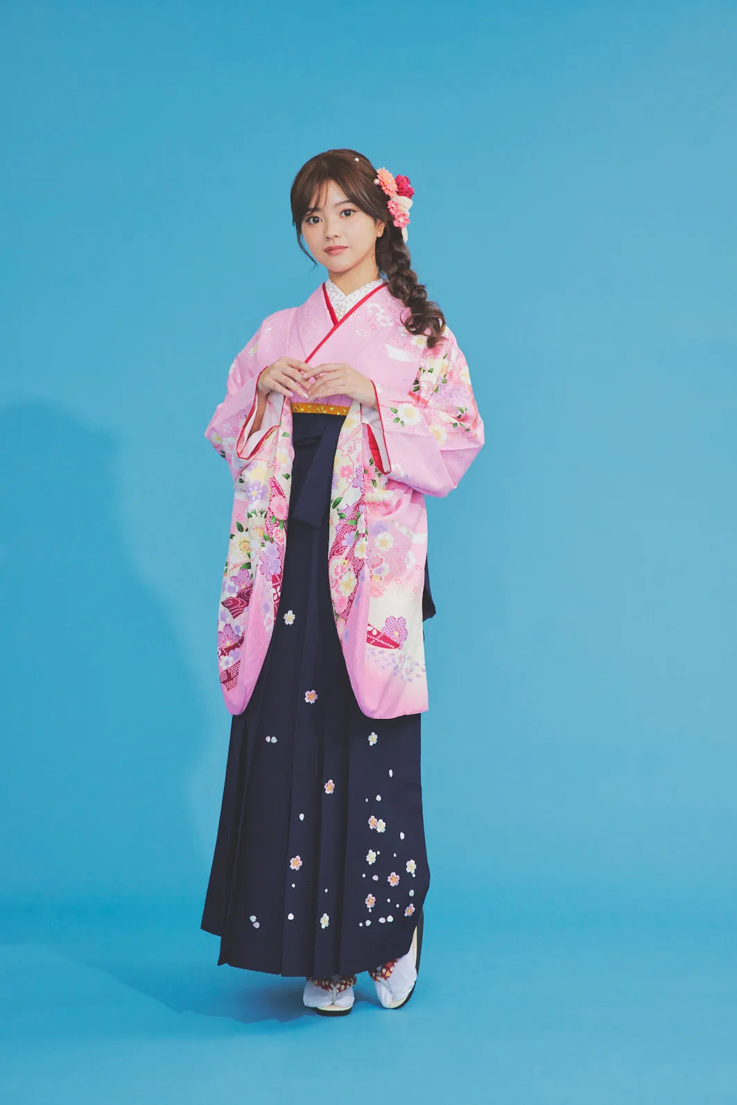 【卒業式袴レンタル】G00037_M00016 可愛い・古典 「着物：ピンク    桜にのし」「袴：紺    小花刺繡」