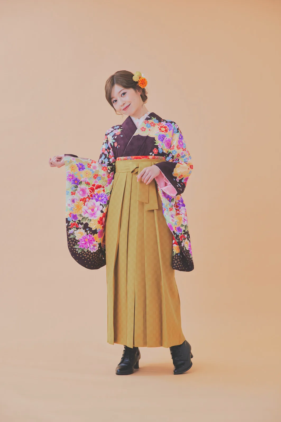 【卒業式袴レンタル】GS0040_K00021 イエベ「着物：茶    雲取りに花」「袴：からし    市松型」