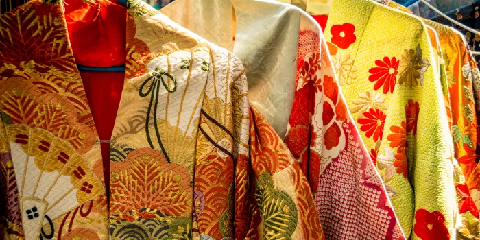 母親が控えるべき派手な色の着物