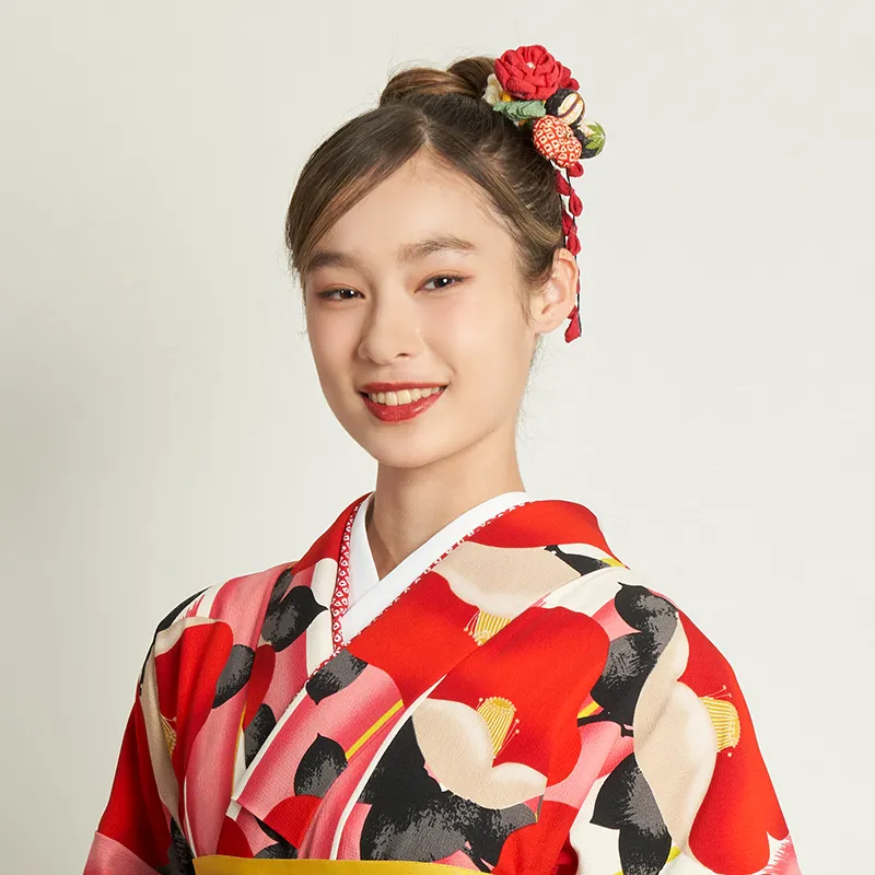 卒業式の袴に似合う髪型・ヘアスタイル・ヘアアレンジ アップスタイル お団子ヘア・つまみ細工の髪飾り