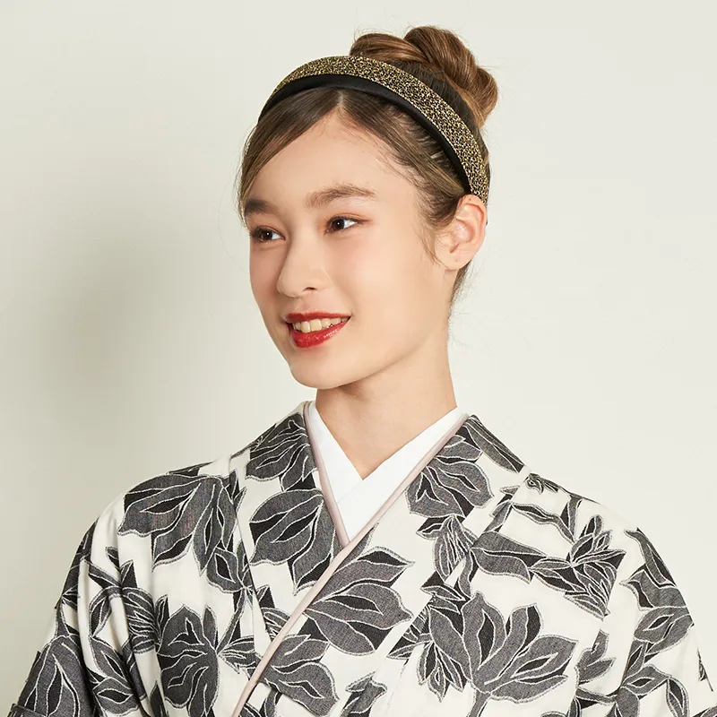 卒業式の袴に似合う髪型・ヘアスタイル・ヘアアレンジ アップスタイル お団子カチューシャ