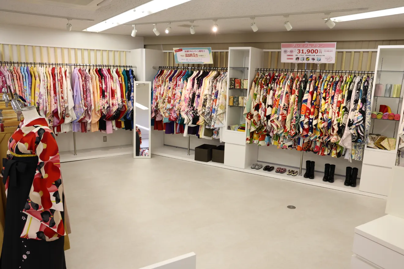 京都・大阪・名古屋・神戸の駅近で卒業式前撮りができる袴レンタル店