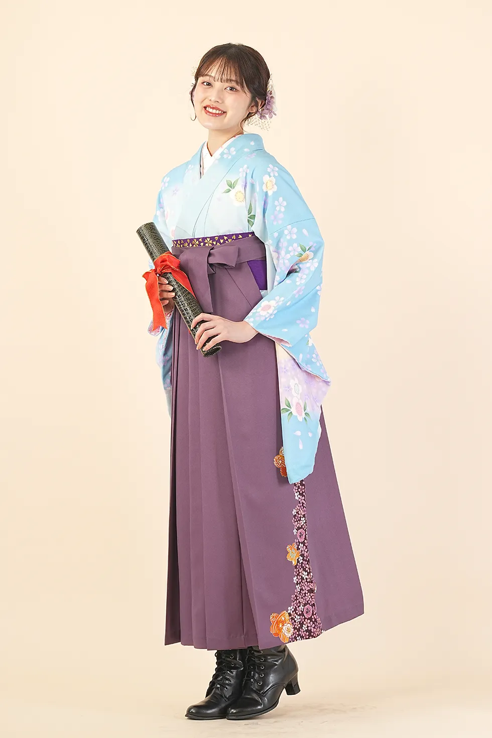 水色八重桜の着物に紫友禅の袴を合わせた卒業式袴レンタルコーデ｜ハカマエイト