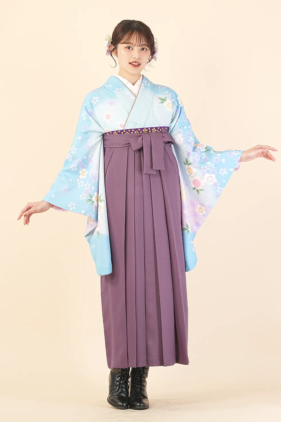 水色八重桜の着物に紫友禅の袴を合わせた卒業式袴レンタルコーデ｜ハカマエイト