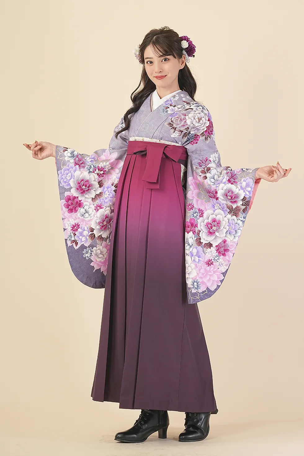 ラベンダー洋花の着物にワインぼかしの袴を合わせた卒業式袴レンタルコーデ｜ハカマエイト