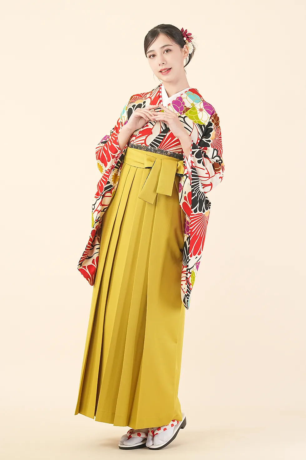 白鶴の着物に金茶無地の袴を合わせた卒業式袴レンタルコーデ｜ハカマエイト