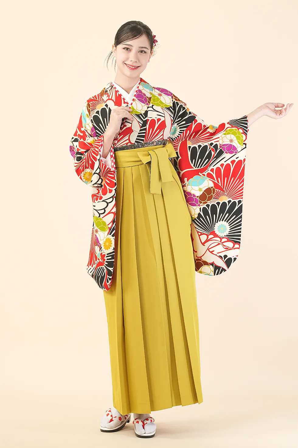 白鶴の着物に金茶無地の袴を合わせた卒業式袴レンタルコーデ｜ハカマエイト