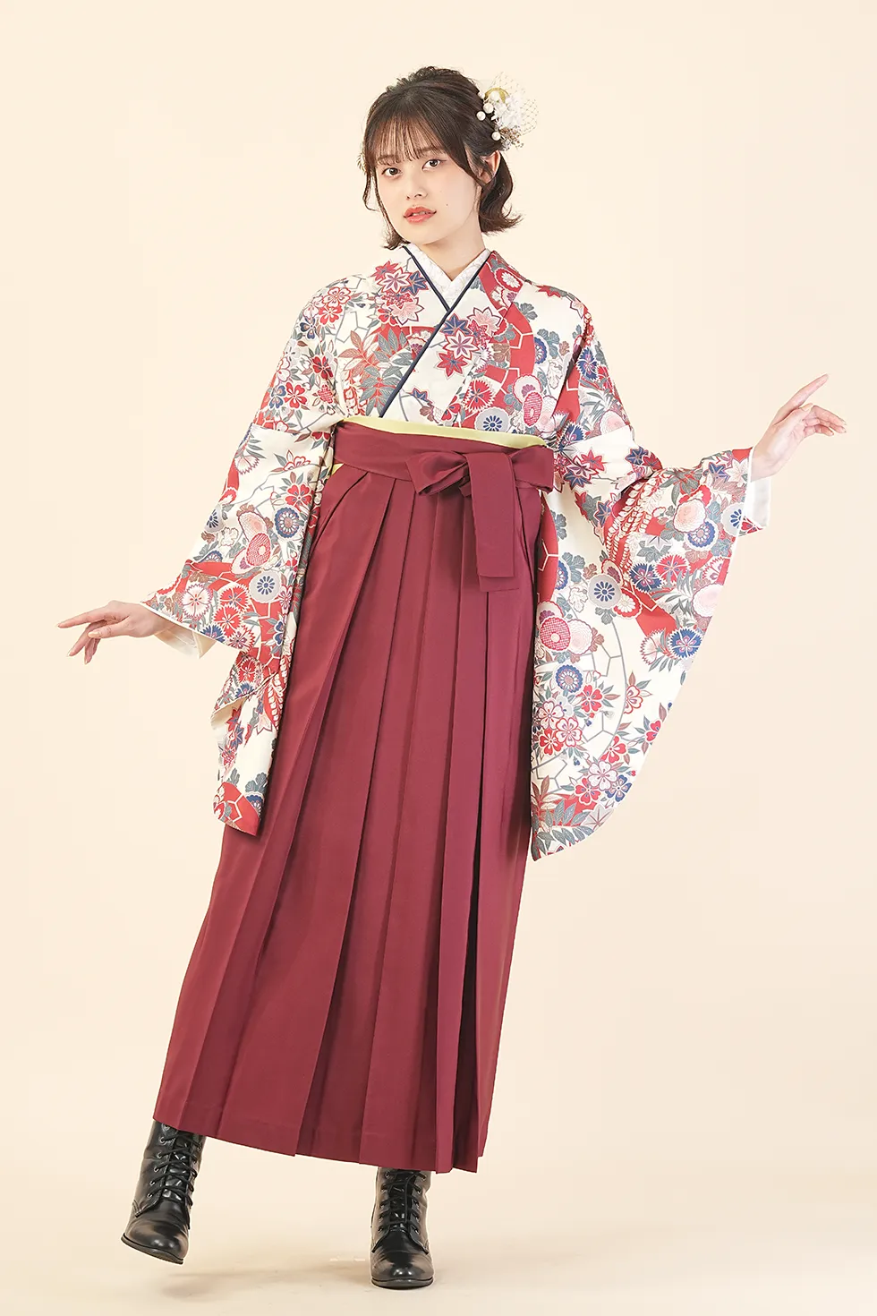 クラシカル源氏車四季花の着物にエンジ袴を合わせた卒業式袴レンタルコーデ｜ハカマエイト