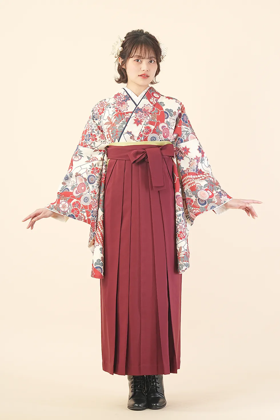 クラシカル源氏車四季花の着物にエンジ袴を合わせた卒業式袴レンタルコーデ｜ハカマエイト