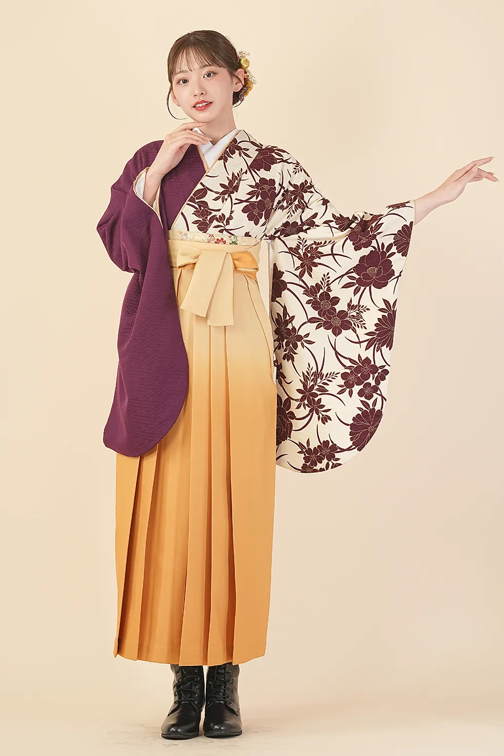 バーガンディアシメの着物にパステルイエローぼかし袴を合わせた卒業式袴レンタルコーデ｜ハカマエイト