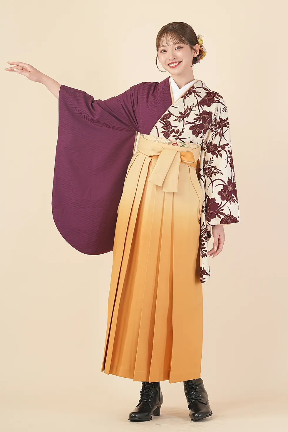 バーガンディアシメの着物にパステルイエローぼかし袴を合わせた卒業式袴レンタルコーデ｜ハカマエイト
