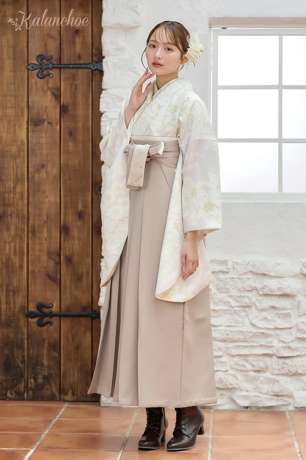 卒業式袴レンタル 加藤栞ちゃん着用 HH1039 白百合 花霞