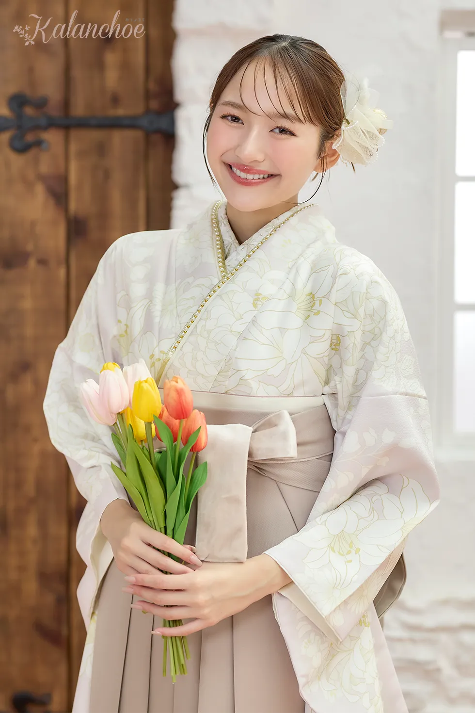 卒業式袴レンタル 加藤栞ちゃん着用 HH1039 白百合 花霞