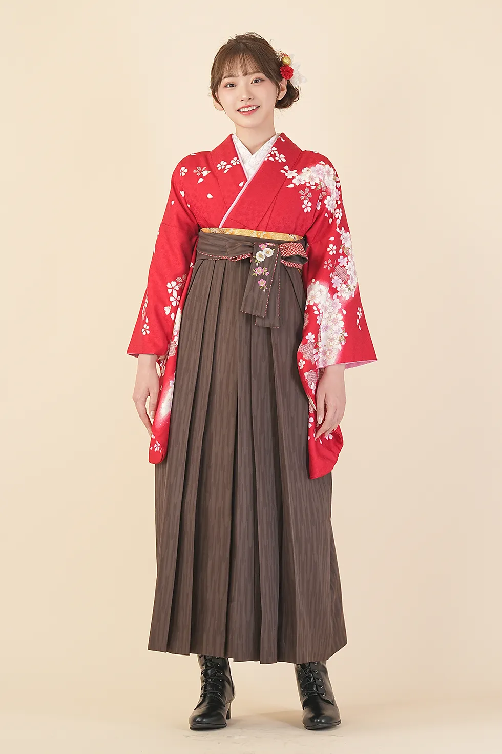 赤桜の着物に茶kansai矢絣袴を合わせた卒業式袴レンタルコーデ｜ハカマエイト