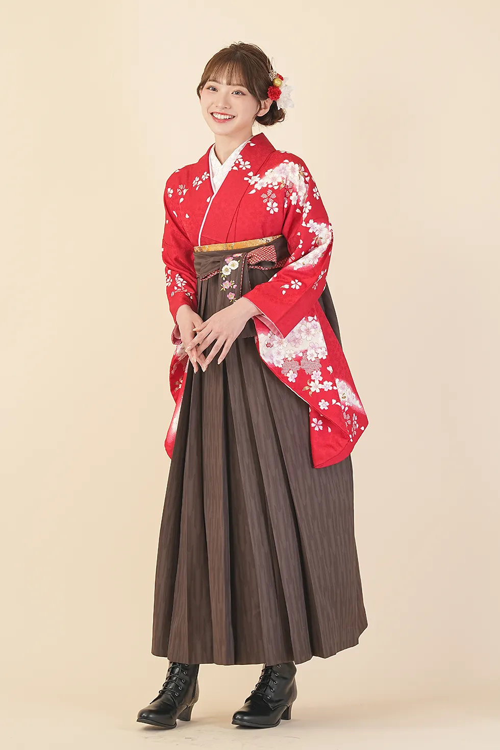 赤桜の着物に茶kansai矢絣袴を合わせた卒業式袴レンタルコーデ｜ハカマエイト