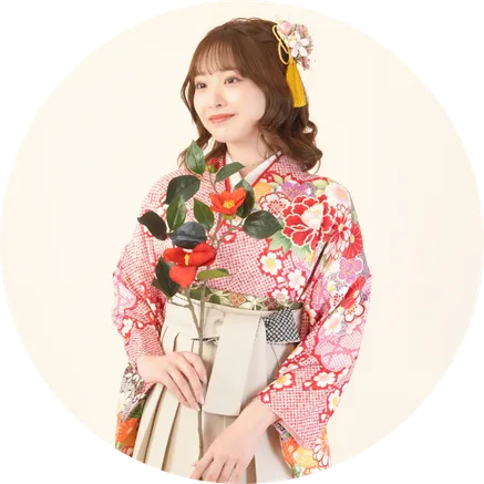 卒業式袴レンタル｜着物：赤絞り　袴：オフホワイト無地