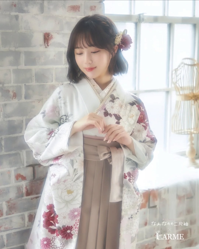 #なえなの #なえなのの二尺袖LARME #日本橋丸上

#袴レンタル ハカマエイト4/2より受付開始致しました🎊
ご来店予約はこちら↓
https://kimono-haregi.com/reserve/

是非お近くの店舗へ衣装を見に来てくださいね❤

昨年から大好評につき、ネットレンタルも4/2より受付開始!!
宅配レンタルはこちらから↓
https://eight-hakama.com/

ーーーーーーーーーーーーーーーーーーーーー
🆕・名古屋栄店
《地下鉄東西線・明城線・名鉄線「栄駅」直結》

・大阪梅田店
《JR「大阪駅」より徒歩5分》

・大阪天王寺店
《JR・大阪メトロ「天王寺駅」より徒歩5分・近鉄南大阪線「大阪阿倍野橋駅」より徒歩5分》

・関大前店
《阪急千里線「関大前駅」より徒歩5分》

・京都河原町店
《阪急「京都河原町駅」より徒歩5分》

・神戸三宮店
《JR三ノ宮、 阪急・阪神神戸三宮駅より 徒歩5分》
ーーーーーーーーーーーーーーーーーーーーーーーーーーーーー
#ハカマエイト
#袴コーデ
#卒業式ヘア
#袴
#卒業袴
#くすみカラー
#26卒