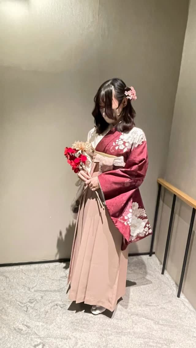 #袴コーデ 
ハカマエイト　大阪梅田店
2026年新作✨
加藤栞さん表紙のお着物はハカマエイトまで💨

#袴 #袴レンタル #くすみカラー